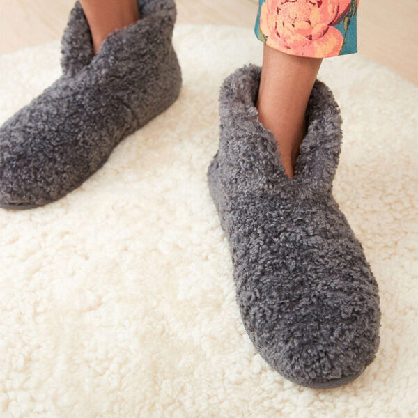 Fashion Women Flat Warm Indoor House Shoes Winter TPR Faux Fur Plush Adult Indoor Boots - Image 6
